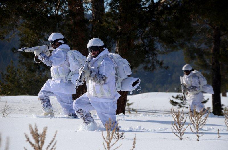 Komandolar eksi 20 derecede eğitimde