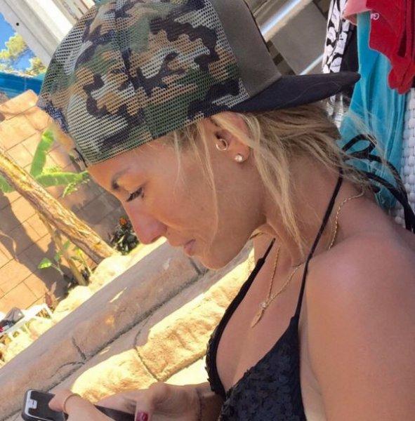 Çağla Şikel güzelliğiyle göz kamaştırdı