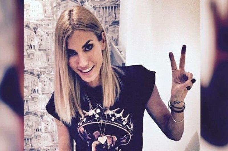 Çağla Şikel güzelliğiyle göz kamaştırdı