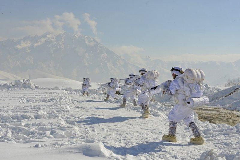 Komandolar eksi 20 derecede eğitimde