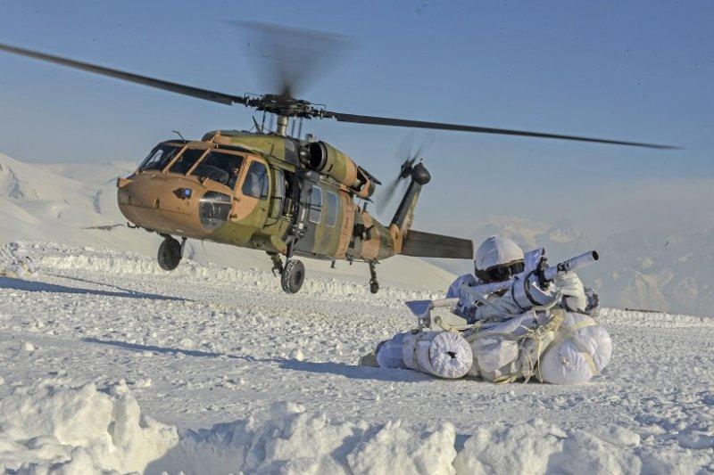 Komandolar eksi 20 derecede eğitimde