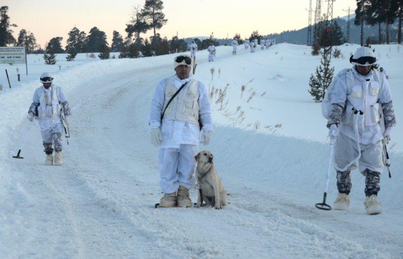 Komandolar eksi 20 derecede eğitimde