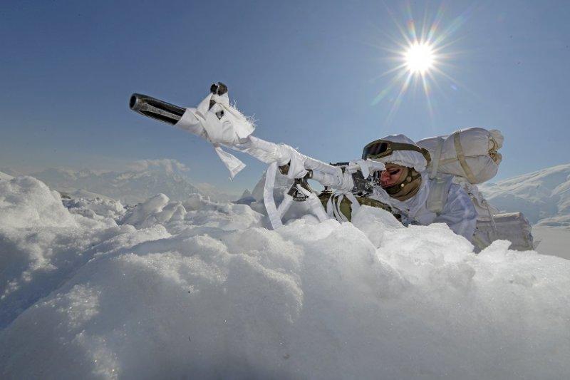 Komandolar eksi 20 derecede eğitimde