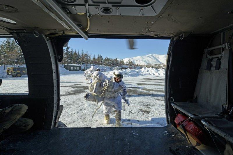 Komandolar eksi 20 derecede eğitimde
