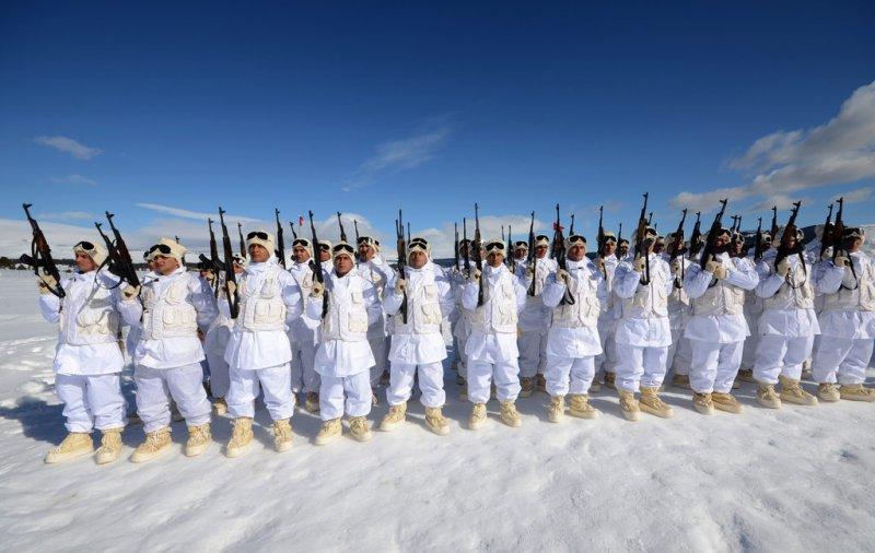 Komandolar eksi 20 derecede eğitimde