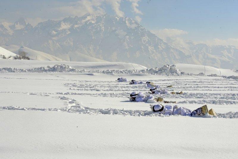 Komandolar eksi 20 derecede eğitimde