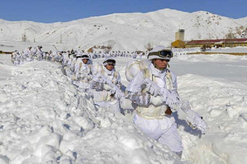 Komandolar eksi 20 derecede eğitimde