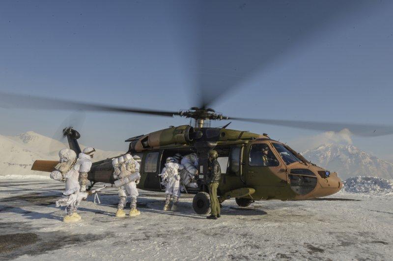 Komandolar eksi 20 derecede eğitimde