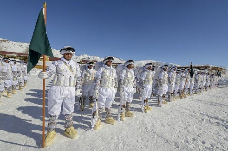 Komandolar eksi 20 derecede eğitimde