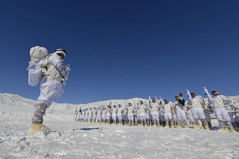 Komandolar eksi 20 derecede eğitimde