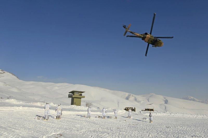 Komandolar eksi 20 derecede eğitimde