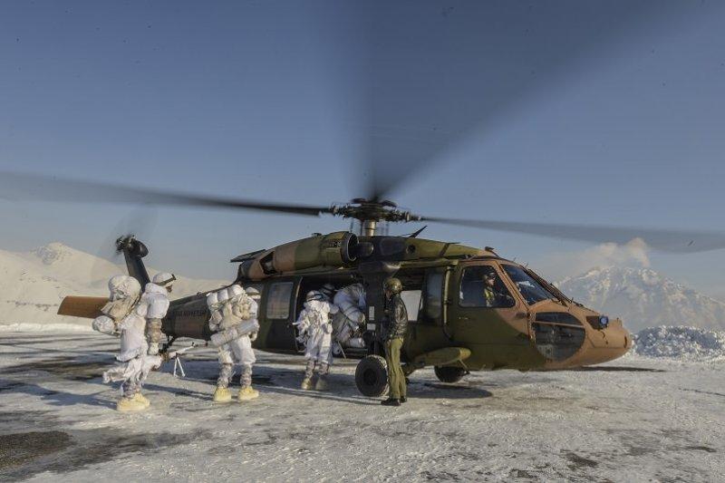 Komandolar eksi 20 derecede eğitimde