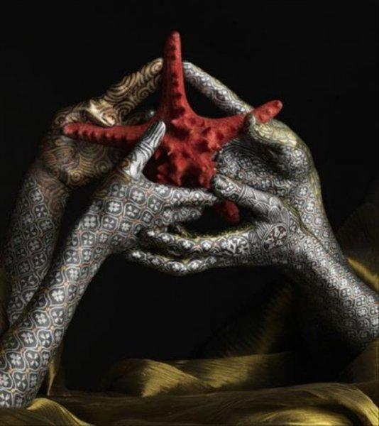 İnsan eline yapılan boyama sanatı 