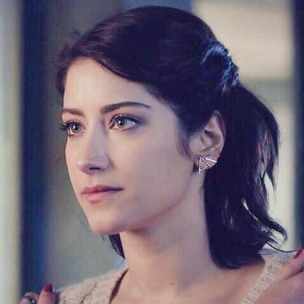 Hazal Kaya'nın son hali hayranlarını şaşırttı 