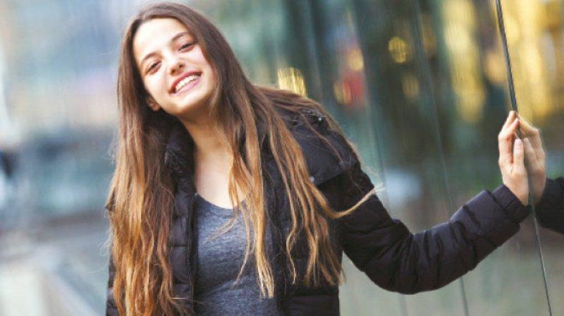 Paramparça'nın Cansu'su Şevval Sam'ın oğluyla yakalandı