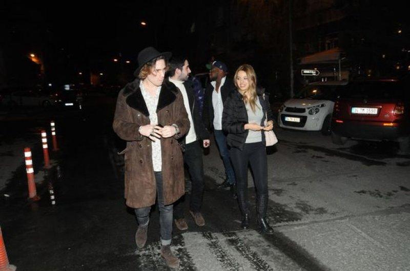 Paramparça'nın Cansu'su Şevval Sam'ın oğluyla yakalandı