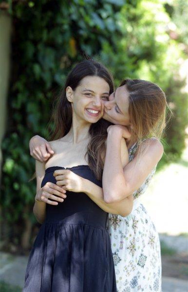 Paramparça'nın Cansu'su Şevval Sam'ın oğluyla yakalandı