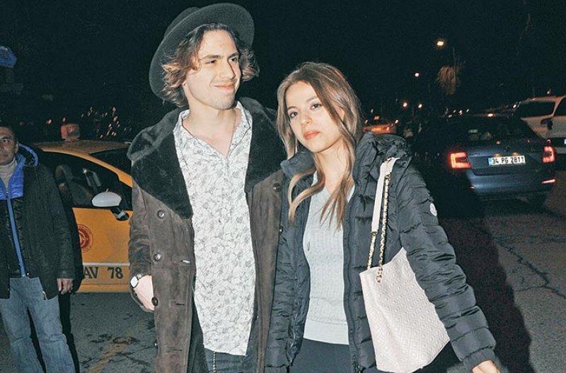 Paramparça'nın Cansu'su Şevval Sam'ın oğluyla yakalandı