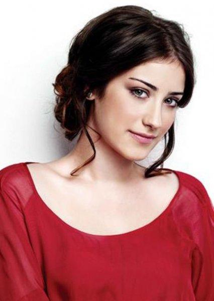 Hazal Kaya'nın son hali hayranlarını şaşırttı 
