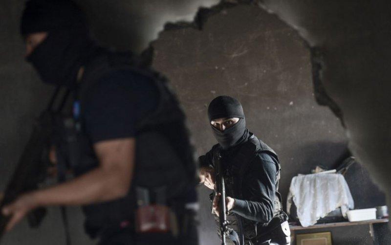 Teröristlerin kilit taşlarından yaptığı tünel bulundu