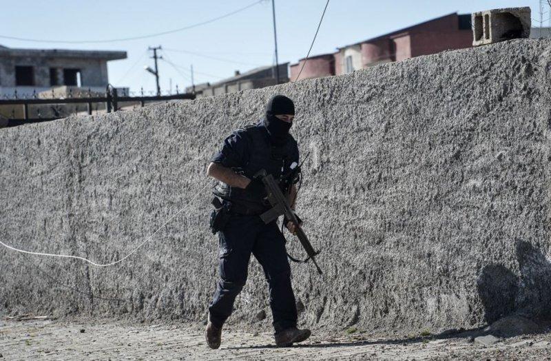 Teröristlerin kilit taşlarından yaptığı tünel bulundu