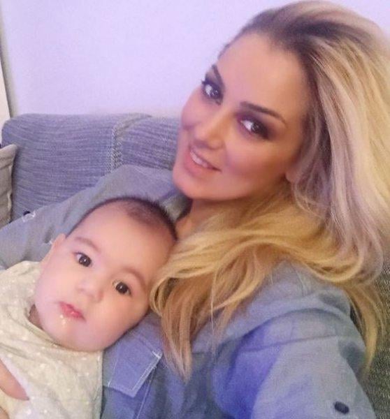 İbrahim Tatlıses Petek Dinçöz'ün fotoğrafını paylaştı