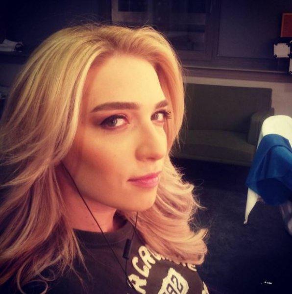 Güzel sunucu Cansu Canan Özgen