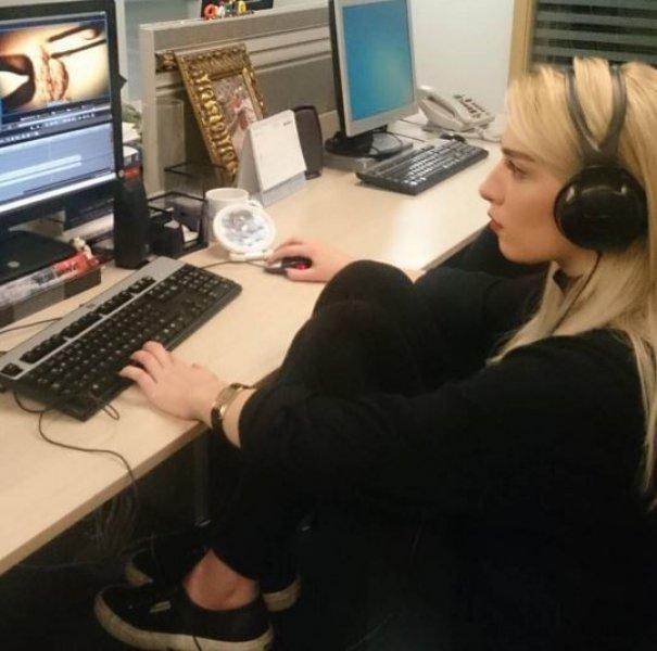 Güzel sunucu Cansu Canan Özgen