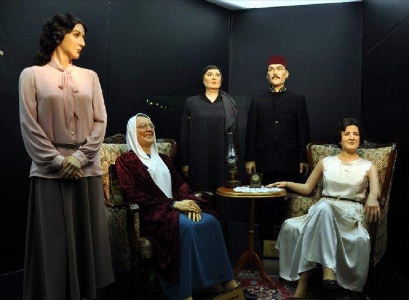 Yılmaz Büyükerşen'in balmumu heykelleri