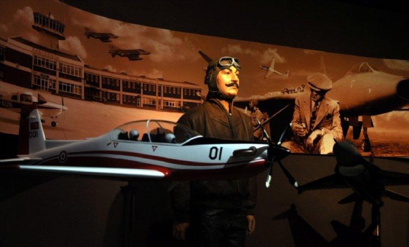 Yılmaz Büyükerşen'in balmumu heykelleri