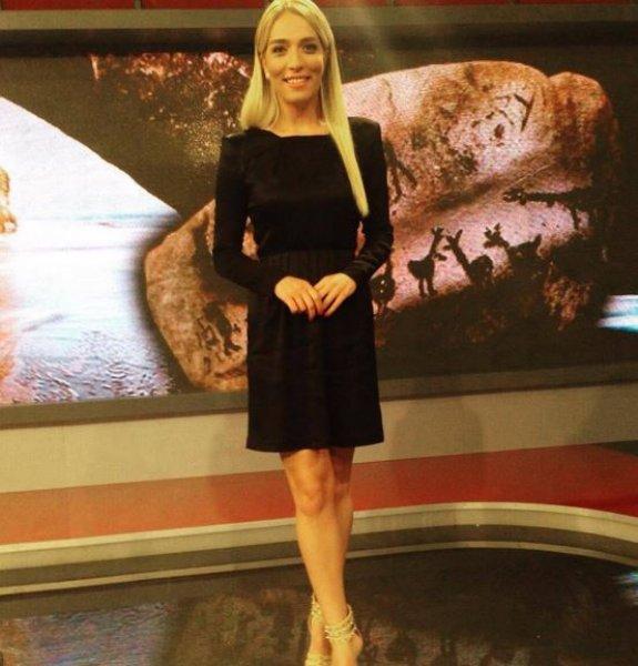 Güzel sunucu Cansu Canan Özgen