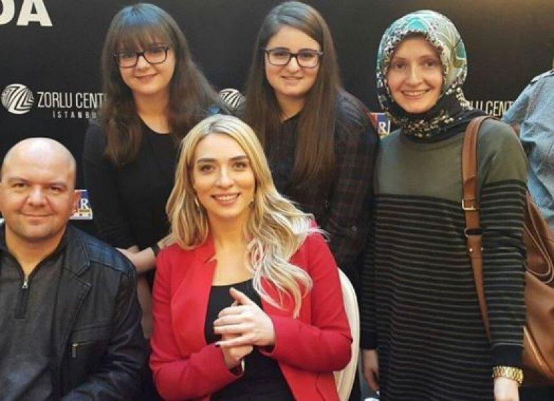 Güzel sunucu Cansu Canan Özgen