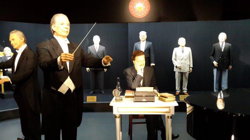 Yılmaz Büyükerşen'in balmumu heykelleri