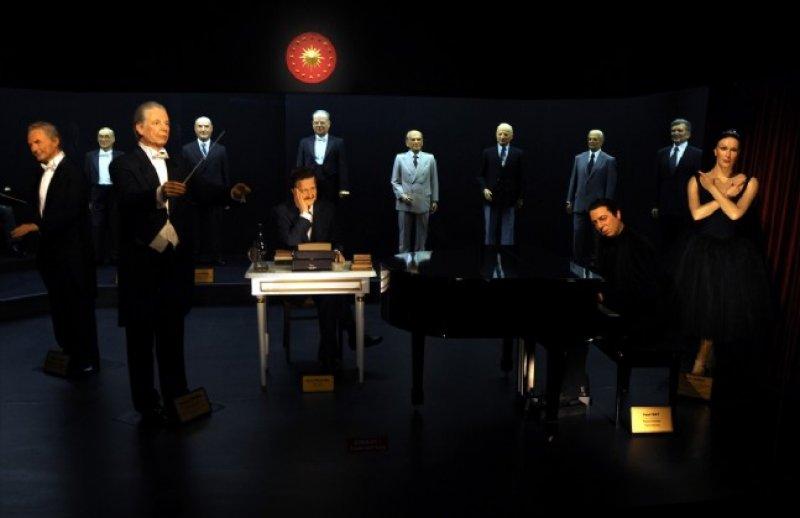 Yılmaz Büyükerşen'in balmumu heykelleri