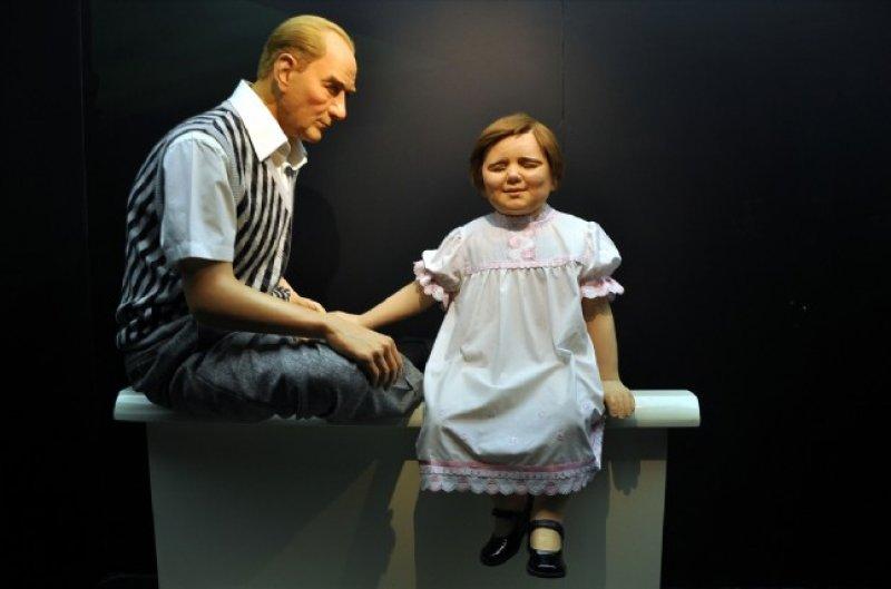 Yılmaz Büyükerşen'in balmumu heykelleri