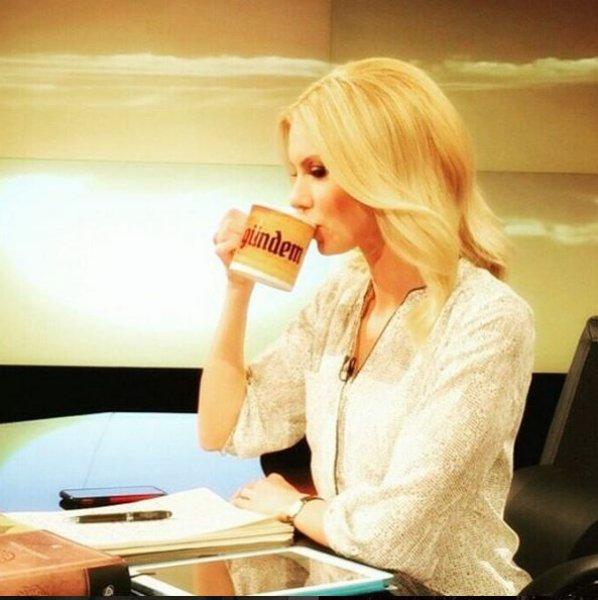 Güzel sunucu Pelin Çift