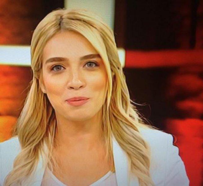 Güzel sunucu Cansu Canan Özgen