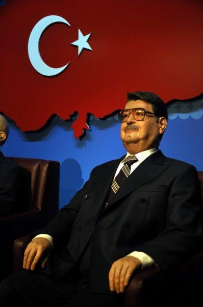 Yılmaz Büyükerşen'in balmumu heykelleri