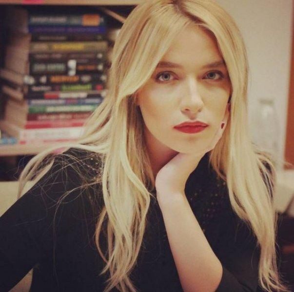 Güzel sunucu Cansu Canan Özgen