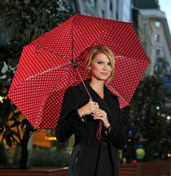 Güzel sunucu Pelin Çift