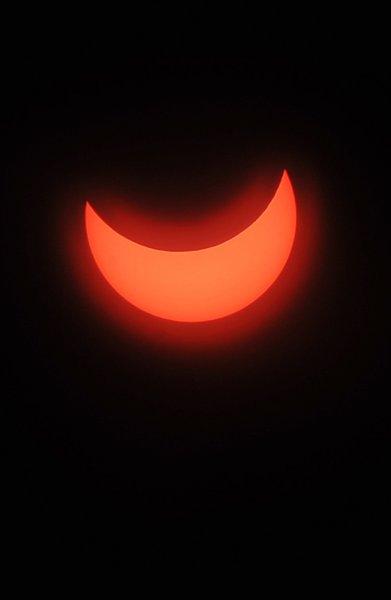 Endonezya'da 33 yıl sonra güneş tutulması izlendi - Resim 6