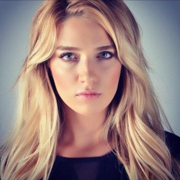 Güzel sunucu Cansu Canan Özgen