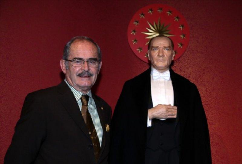 Yılmaz Büyükerşen'in balmumu heykelleri