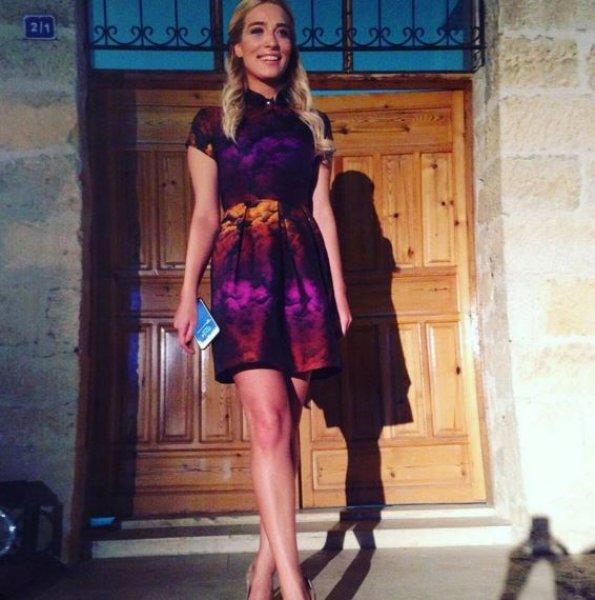 Güzel sunucu Cansu Canan Özgen