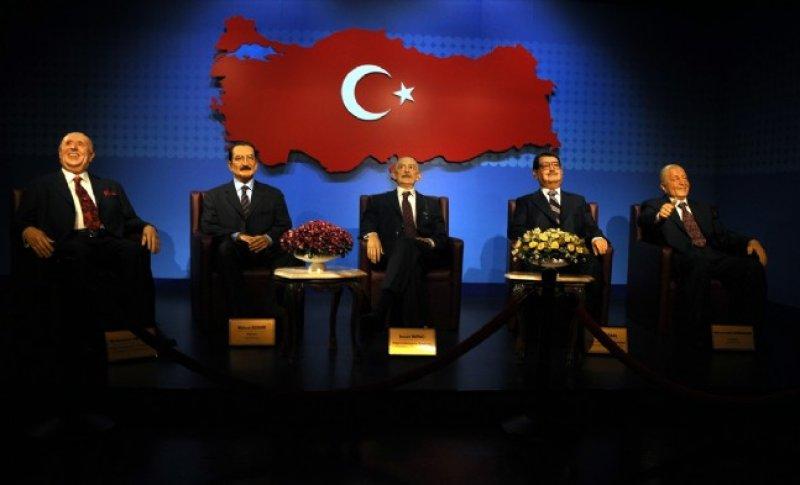 Yılmaz Büyükerşen'in balmumu heykelleri