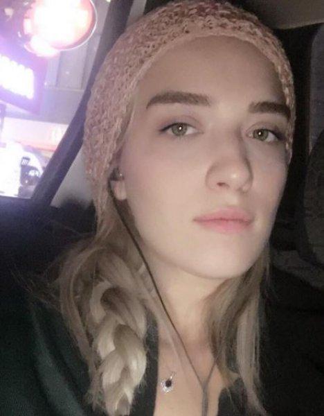 Güzel sunucu Cansu Canan Özgen