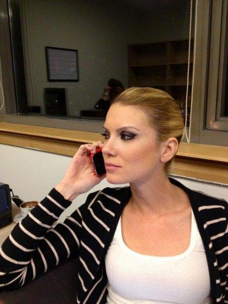 Güzel sunucu Pelin Çift