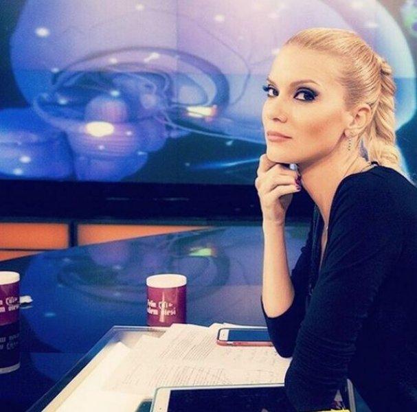 Güzel sunucu Pelin Çift