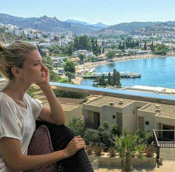 Güzel sunucu Pelin Çift