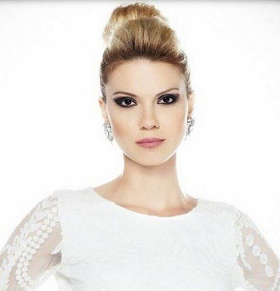 Güzel sunucu Pelin Çift